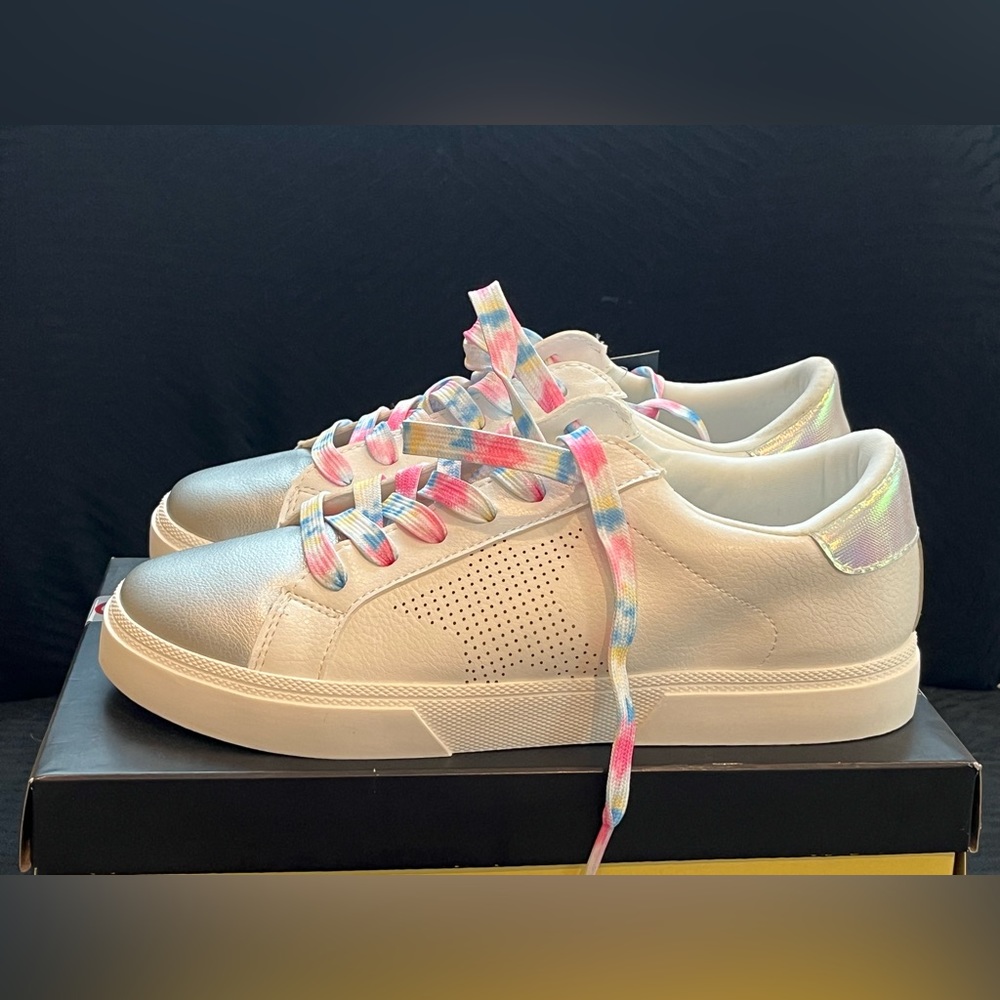 Art Class Talia Colorful Lace-Up White Casual Sneakers Shoes, Girls Kids Size 5